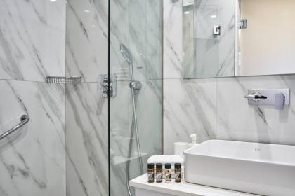 Spacious 2bd Apt in Prime Location next to Divani