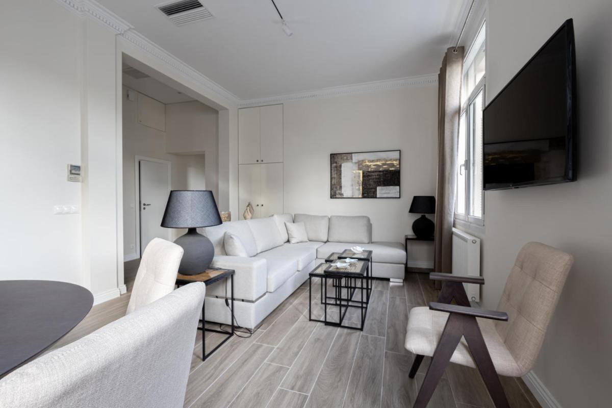 Plaka's Privileged Accommodation - image 2