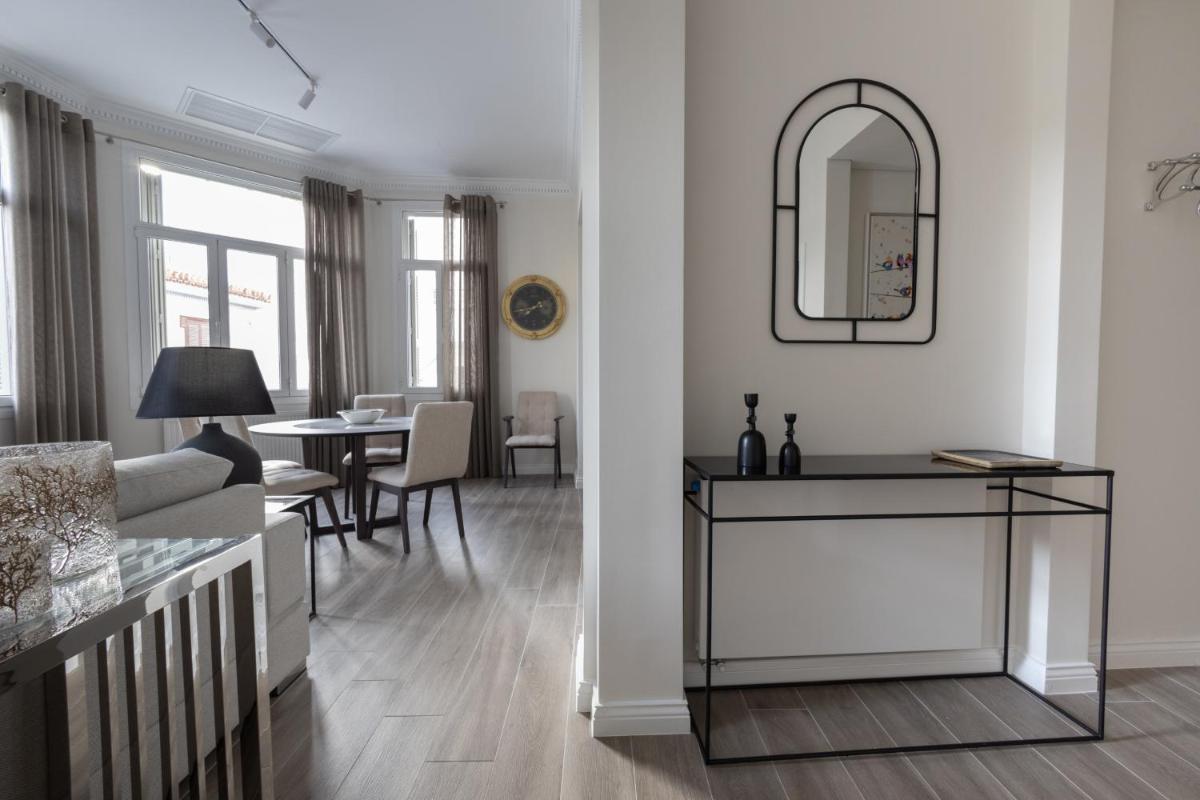 Plaka's Privileged Accommodation - image 7