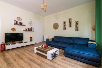 Alexander Apartments Airport - image 3