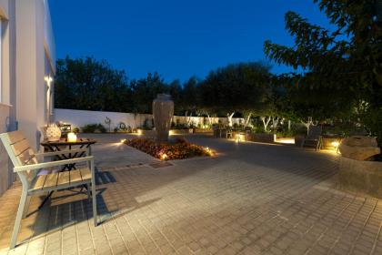 Comfort Stay Airport Boutique Hotel - FREE shuttle from the airport - image 13