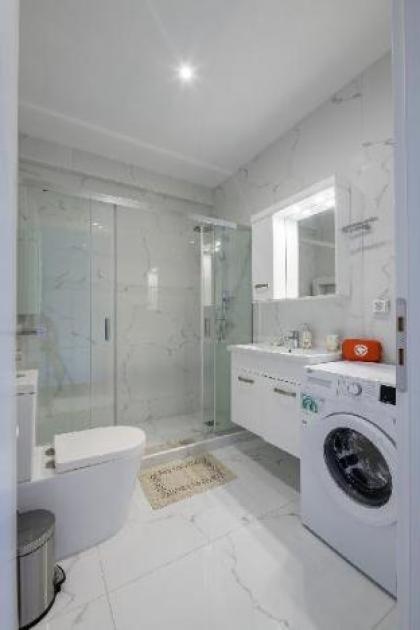 Lush Emerald apt. in the heart of Athens! - image 8