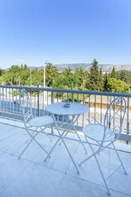 Lush Sapphire apt. in the heart of Athens! - image 10