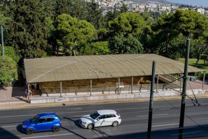 Lush Sapphire apt. in the heart of Athens! - image 18