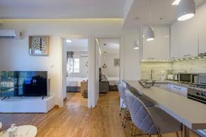 Lush Sapphire apt. in the heart of Athens! - image 3