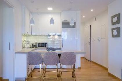 Lush Sapphire apt. in the heart of Athens! - image 4