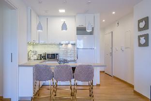 Lush Sapphire apt. in the heart of Athens! - image 4