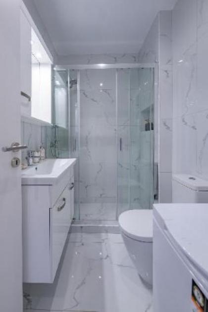 Lush Sapphire apt. in the heart of Athens! - image 9