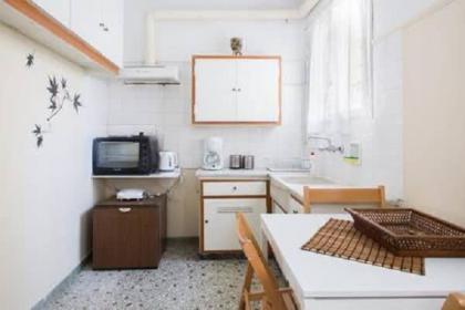 Fully equipped 2 bedroom apt in Athens - image 6