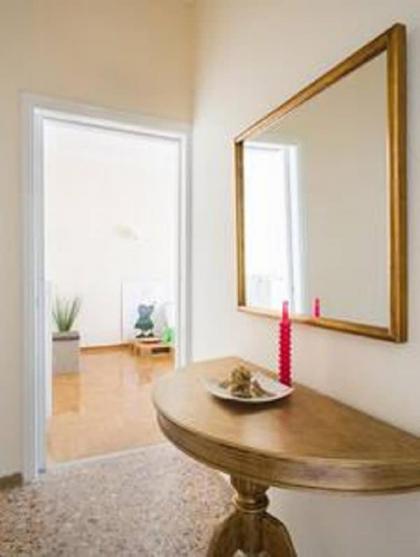 Fully equipped 2 bedroom apt in Athens - image 7