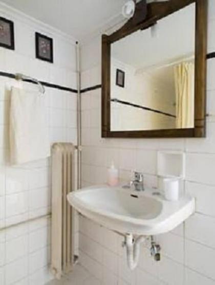 Fully equipped 2 bedroom apt in Athens - image 8