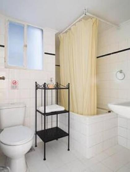 Fully equipped 2 bedroom apt in Athens - image 9