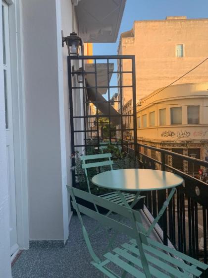 Belle Athenes - Luxury Rooms at Monastiraki Railway Station 
