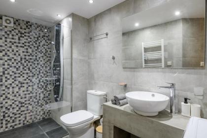 Kolonaki suite in Athens - image 17
