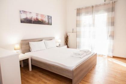 Cozy apartment near Stavros Niarchos Park - image 9