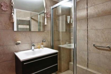 Acropolis Luxury House - image 9