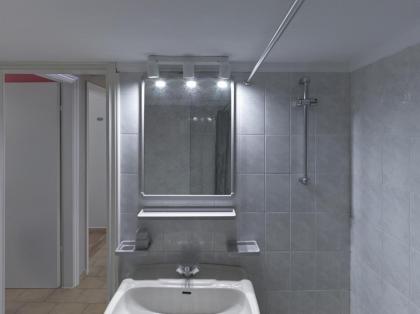 2 bedroom apartment close to children's hospital - image 19