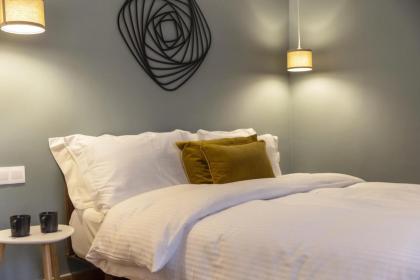 A rare eclectic luxurious stay at Syntagma - image 11