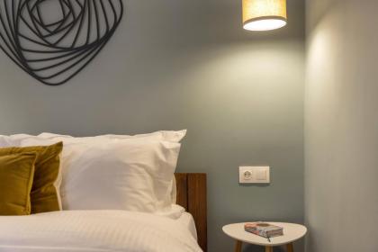 A rare eclectic luxurious stay at Syntagma - image 12