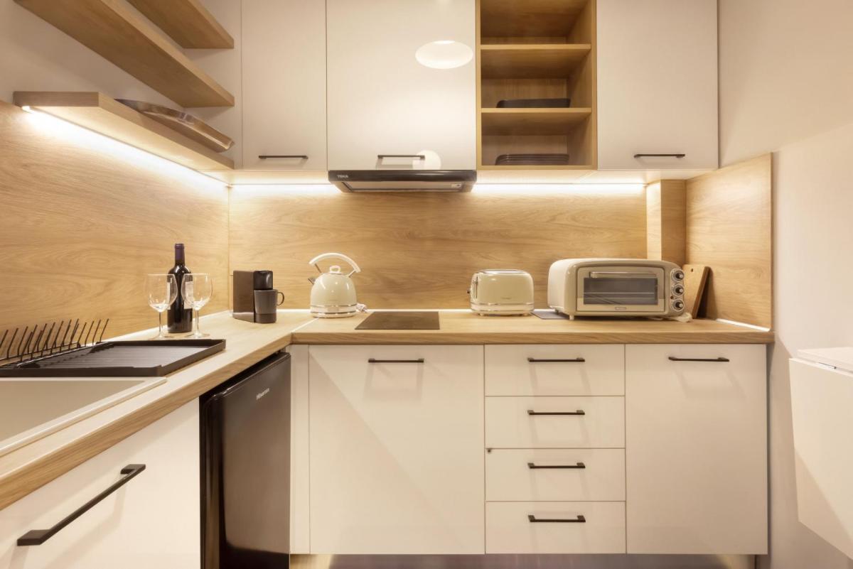 A rare eclectic luxurious stay at Syntagma - image 4