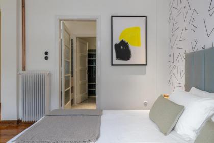 An Outstanding 3 bdrm Apartment in the Heart of Athens - image 15