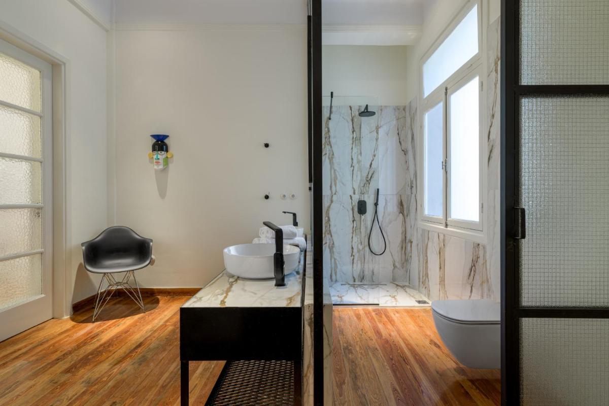 An Outstanding 3 bdrm Apartment in the Heart of Athens - image 2