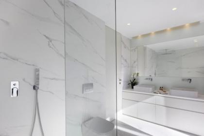 Elegant Penthouse with Acropolis View - image 17