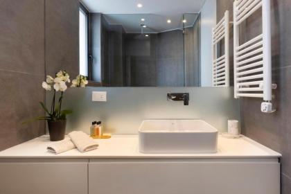 Elegant Penthouse with Acropolis View - image 20