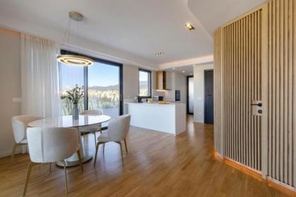 Elegant Penthouse with Acropolis View - image 9