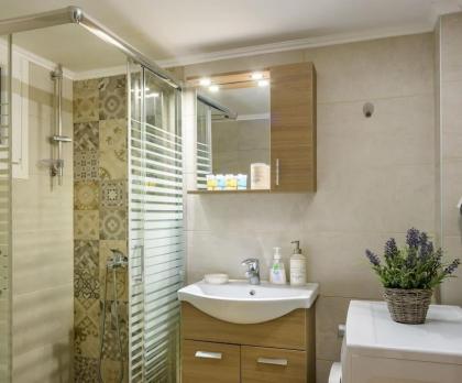 Fully renovated flat close to Uni & hospitals - image 15