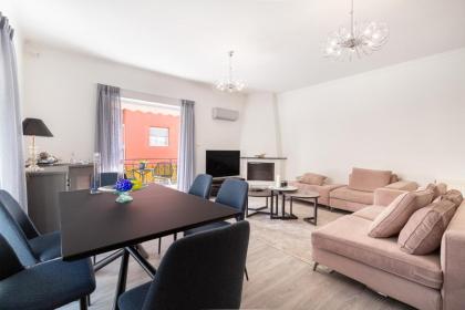 Luxury Apartment Next to Acropolis & Metro