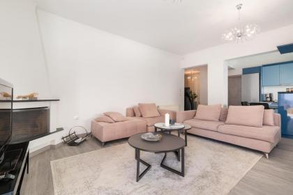 Luxury Apartment Next to Acropolis & Metro - image 11