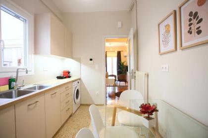 Cosy Nektariou - image 11