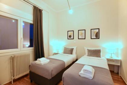 Cosy Nektariou - image 18