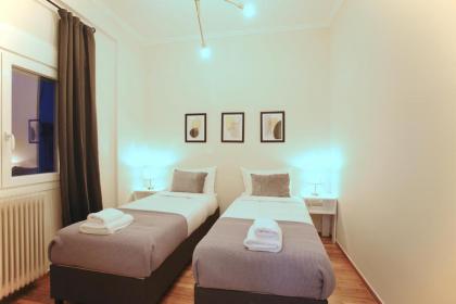 Cosy Nektariou - image 19