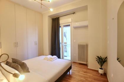 Cosy Nektariou - image 2