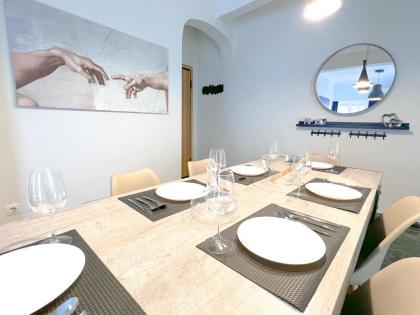 Superb 3 bdrm Apt in Koukaki! - image 4