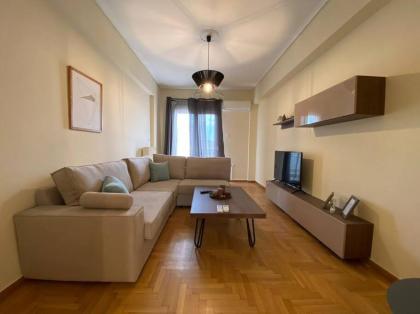 Spacious 3 BR Apartment in Family Neighbourhood
