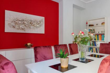 Adorable 2 Bedrooms Apartment in Athens - image 7