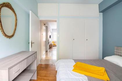 Sunny apartment right under Parthenon - image 18