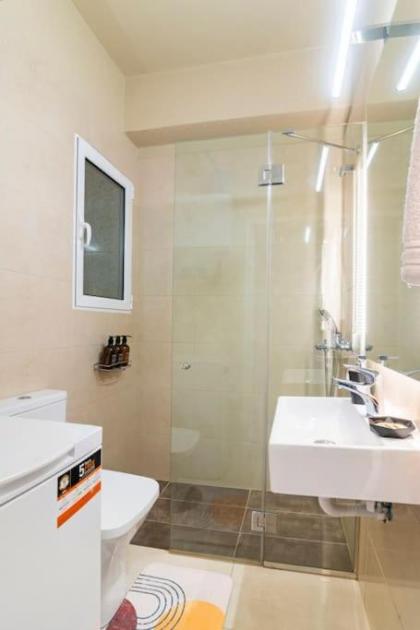 Sunny apartment right under Parthenon - image 20