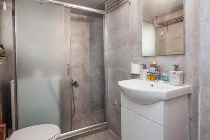 Chic 1 Bedroom Heaven in the Heart of Athens - image 4