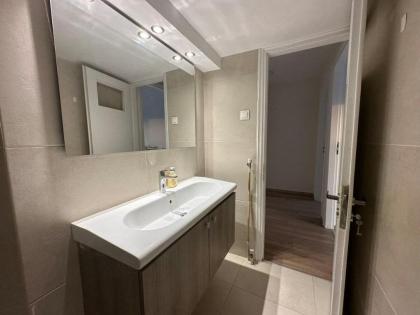 WSD New Comfy 2BD with Balcony near Metro - image 10