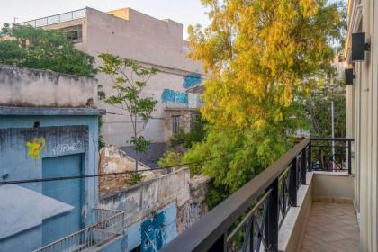 Apartment with a Sharing Rooftop Deck - image 14