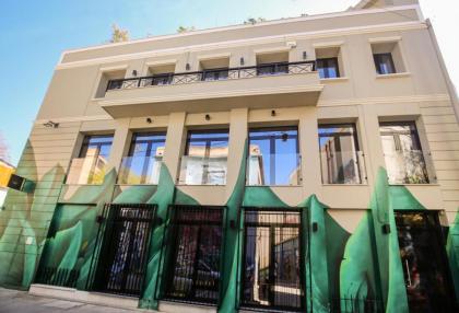 Apartment with a Sharing Rooftop Deck - image 6