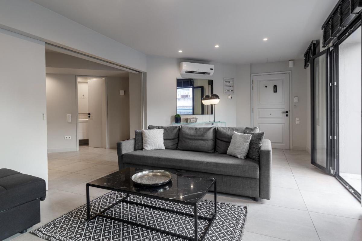 Deluxe apt with a Sharing Rooftop Deck - image 3