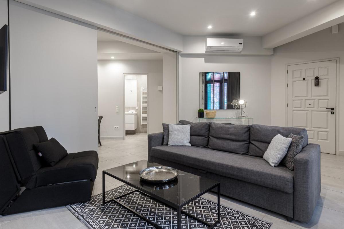 Ultimate 3 Apt Building in the Center for 15 ppl - image 6