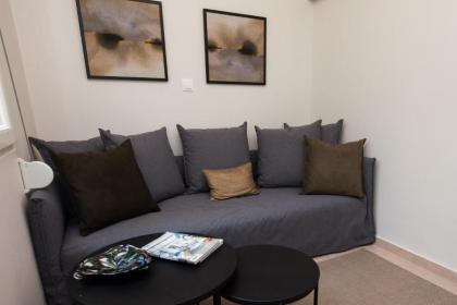 The BOHO Suite Sophisticated Cozy 1-Bedroom apt - image 13
