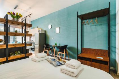 Sanders Home Suites - Charming Studio Apartment - image 9