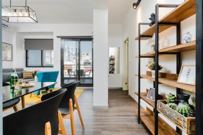 Sanders Home Suites - Bright Downtown Two-Bedroom Apartment
